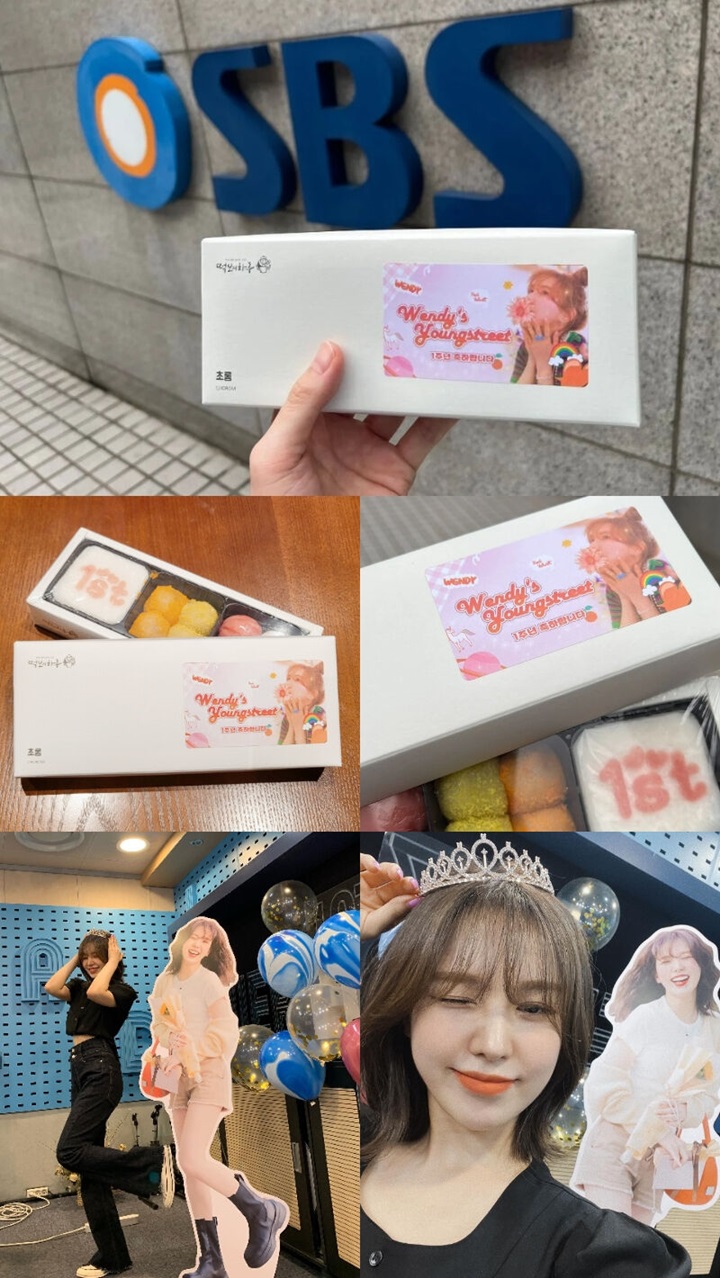 Wendy Red Velvet Beri Hadiah Ini untuk Fans dan Reporter Saat Rayakan Setahun Jadi DJ Radio