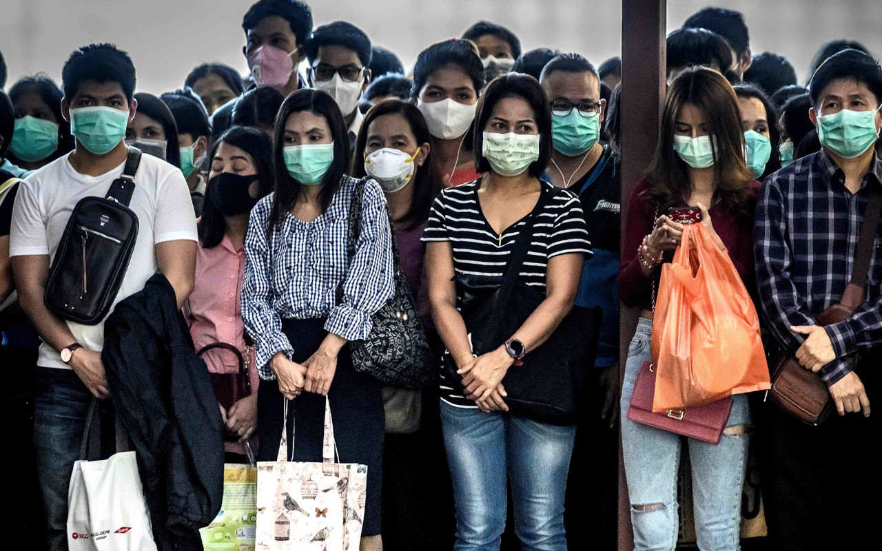 Susul Jokowi, Khofifah Turut Ajak Warga Jatim Kembali Pakai Masker di Luar Ruangan