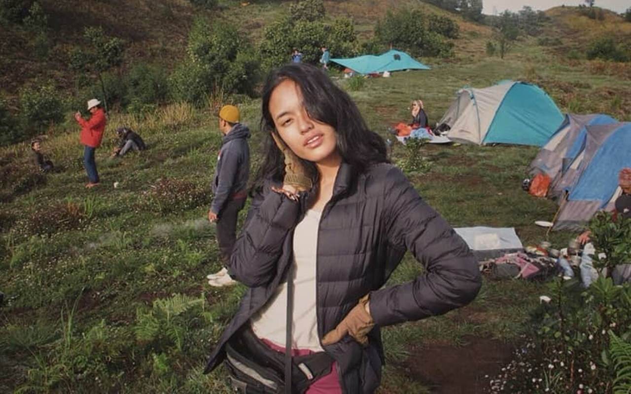 Arawinda Kirana Pamer Tato Hingga Foto Vulgar Bareng Bestie, Caption Religius Bikin Salfok