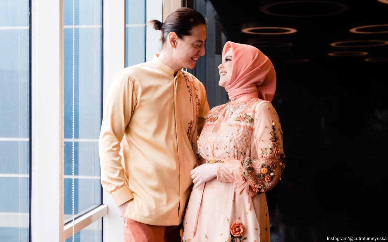 Roger Danuarta Joget Bareng Cut Meyriska Saat Kenakan Seragam SMA, Respons Gemas Berhamburan
