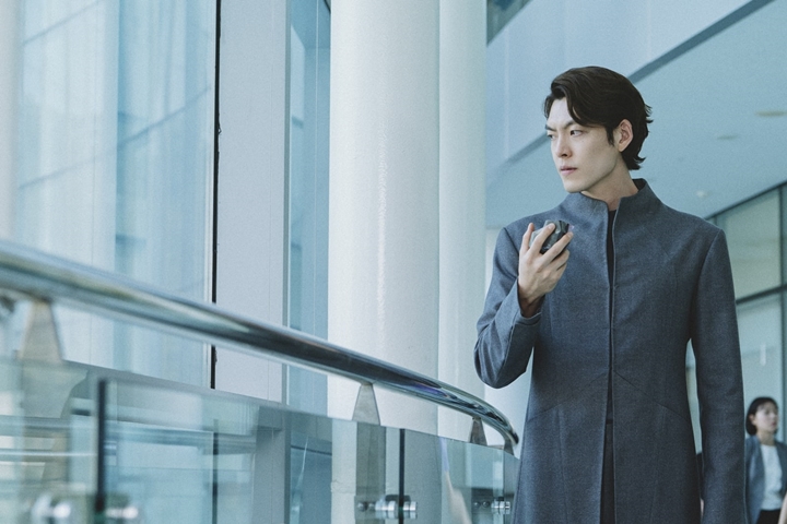 Kim Woo Bin Curhat Sangat Sulit Mainkan 4 Peran di \'Alienoid\'