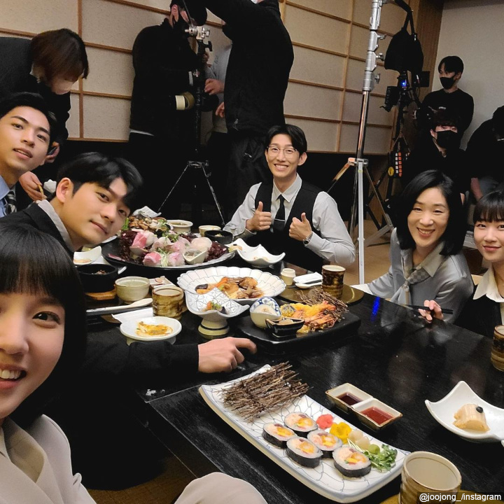 Harmonis Bersama Para Pemeran 'Extraordinary Attorney Woo'