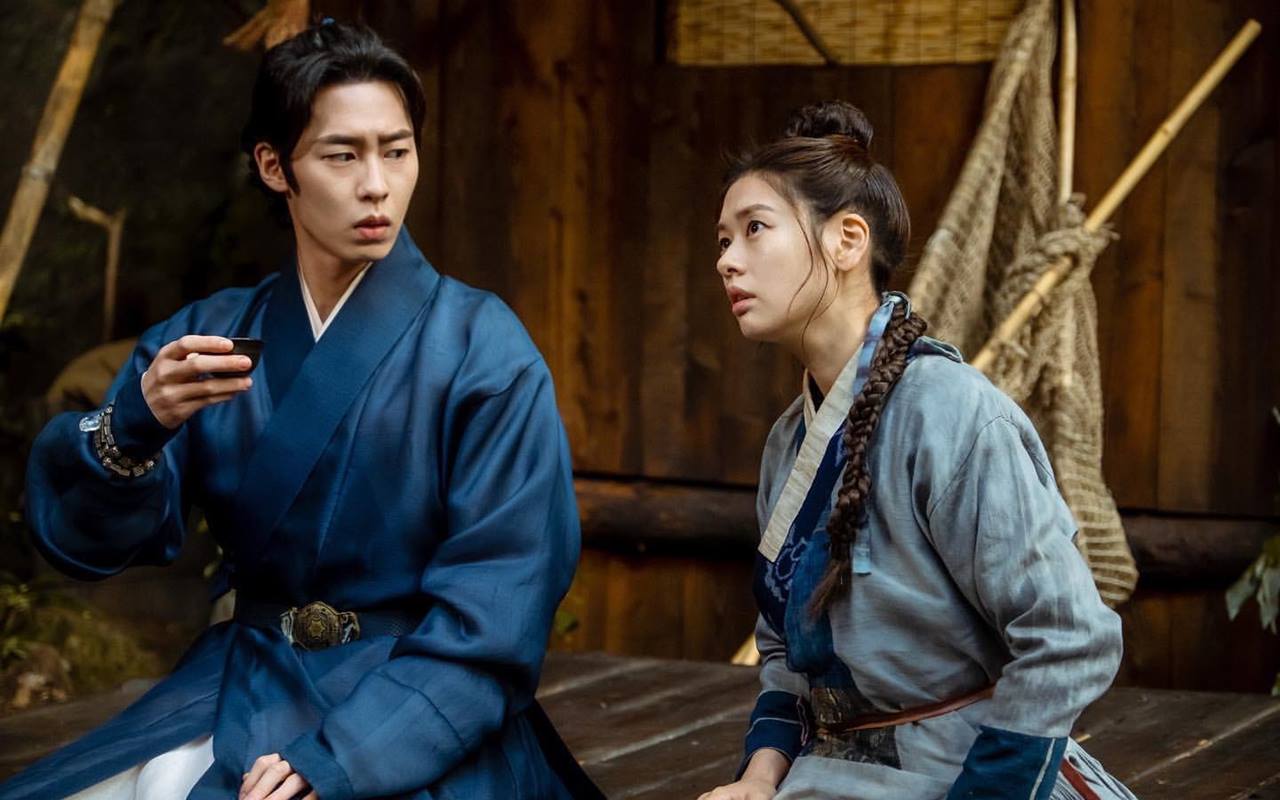 Proses Syuting Adegan Romantis Lee Jae Wook & Jung So Min di 'Alchemy of Souls' Sungguh Tak Terduga