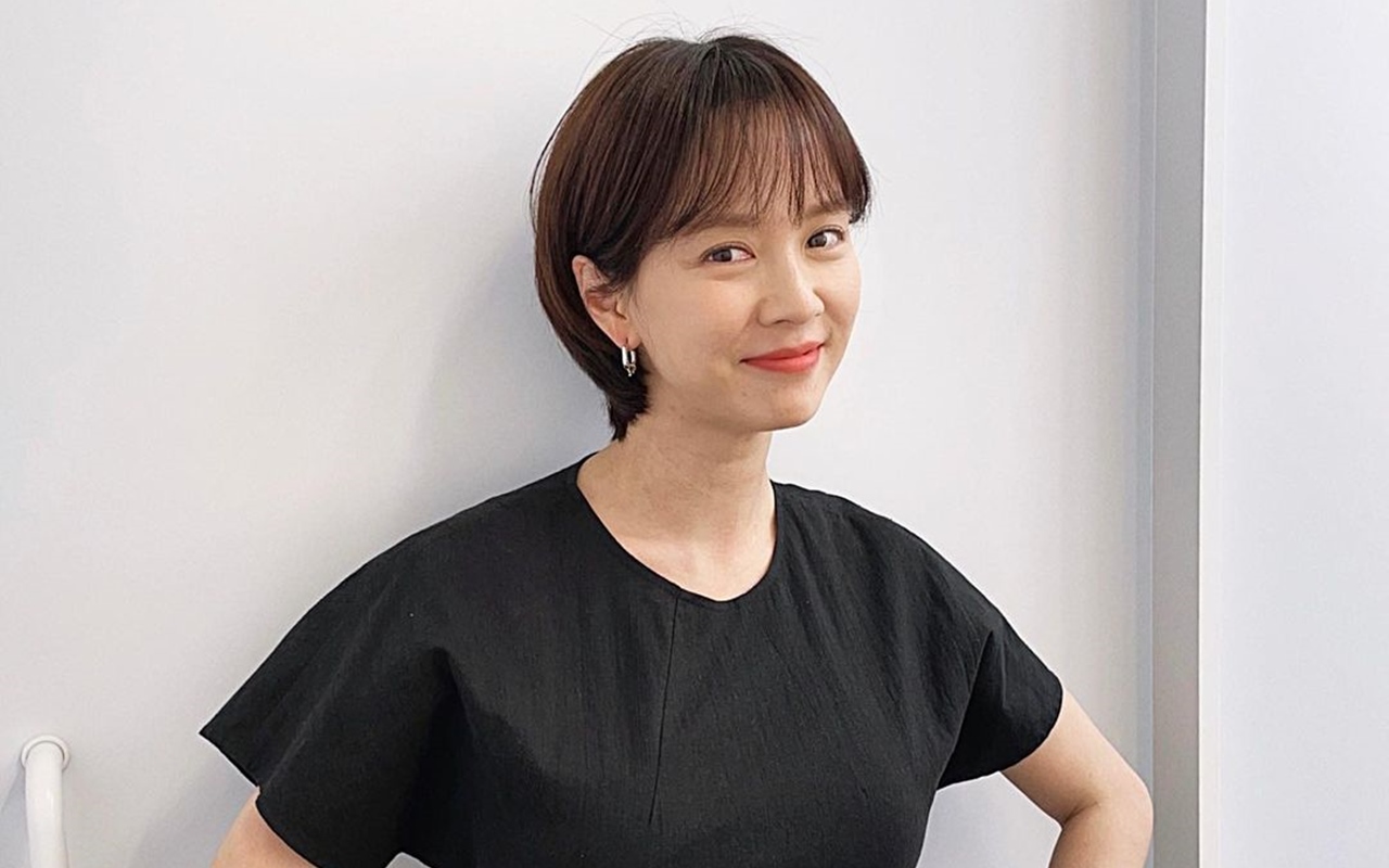 Song Ji Hyo Tampil Seksi Pakai Baju Menerawang Dan Rok Super Pendek