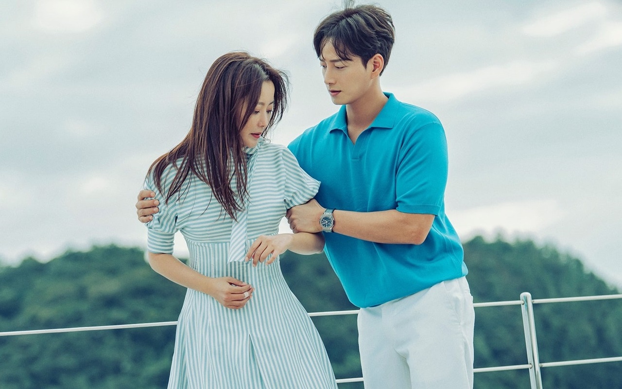 Perilaku Kim Hee Sun di Lokasi 'Remarriage and Desires' Bikin Lee Hyun Wook Terkejut, Kenapa?