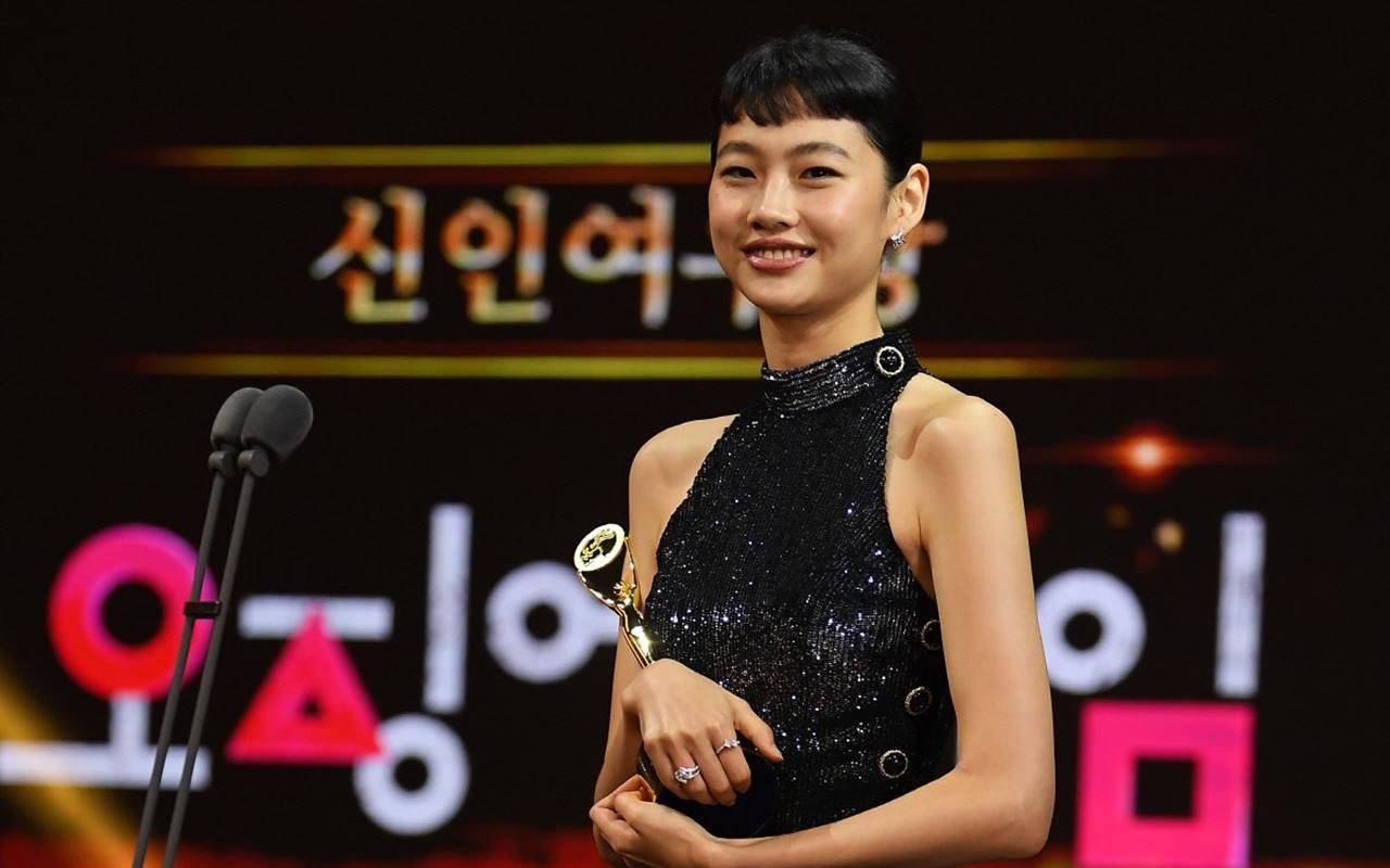 Blue Dragon Series Awards 2022: Selamat, Jung Ho Yeon Kantongi Piala Kategori Best New Actress