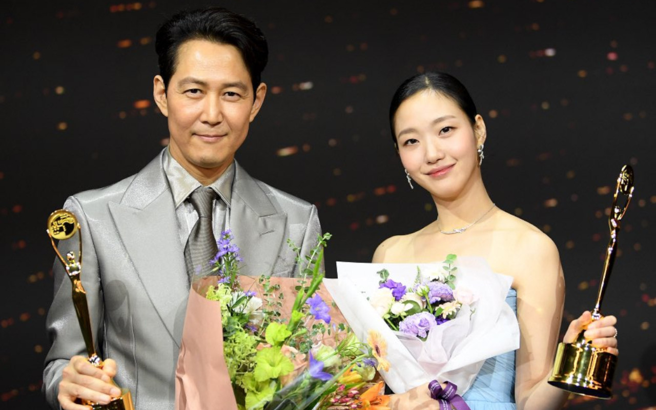 Blue Dragon Series Awards 2022: Lee Jung Jae dan Kim Go Eun Raih Trofi, Ini Daftar Pemenangnya