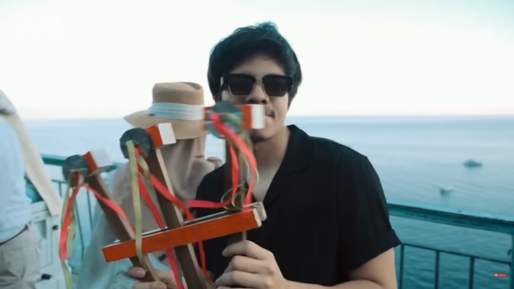 Atta Main Alat Musik