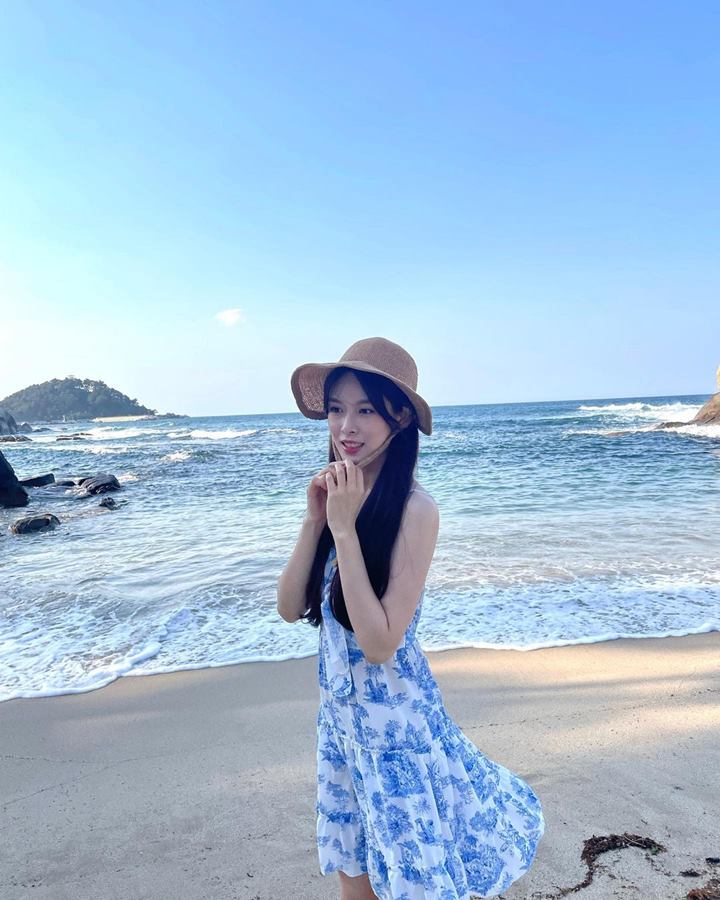 Cerah Saat Ke Pantai 