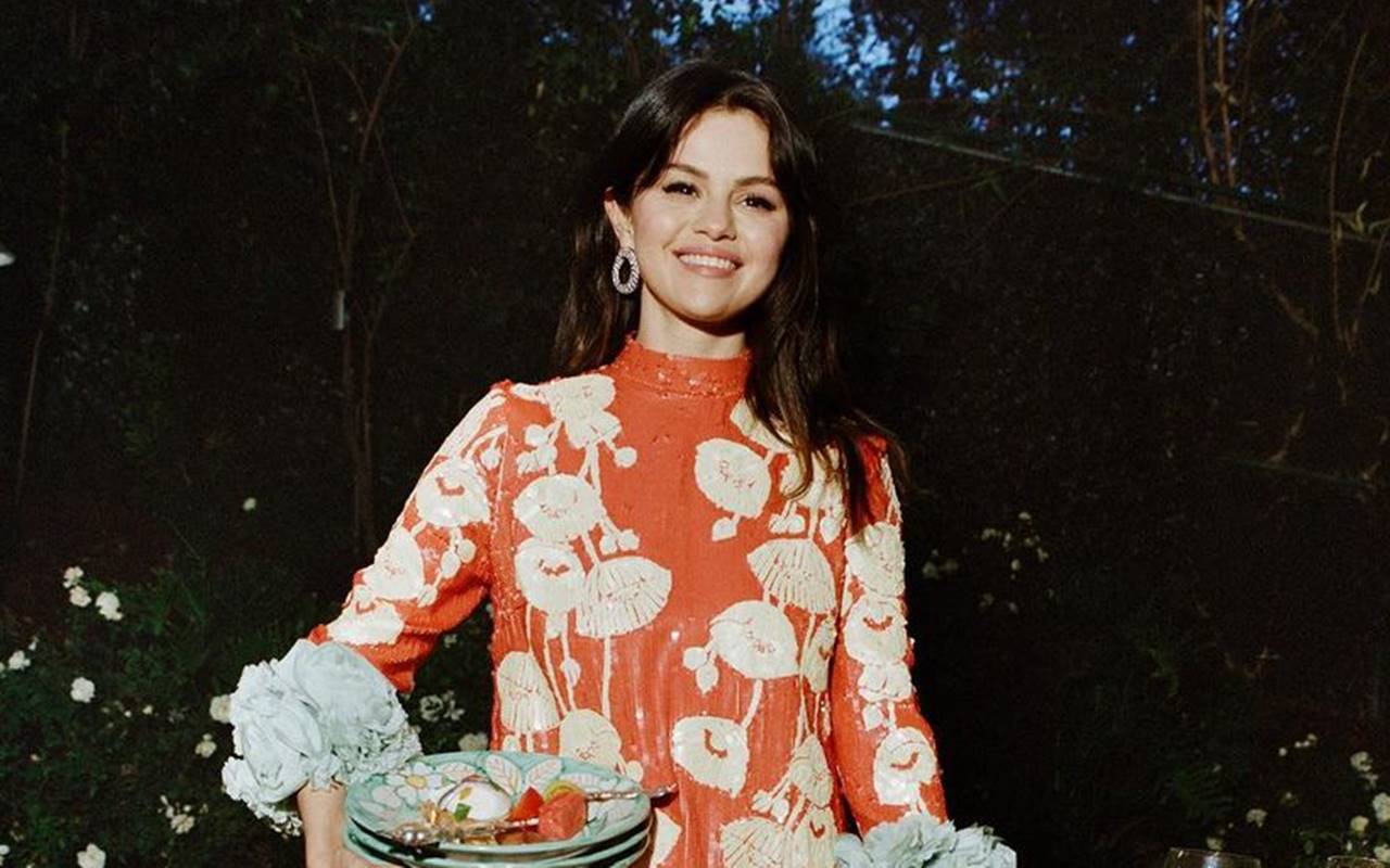 Selena Gomez Panik Usai Sang Nenek Tak Sengaja Bocorkan Dirinya Baru Putus Cinta?