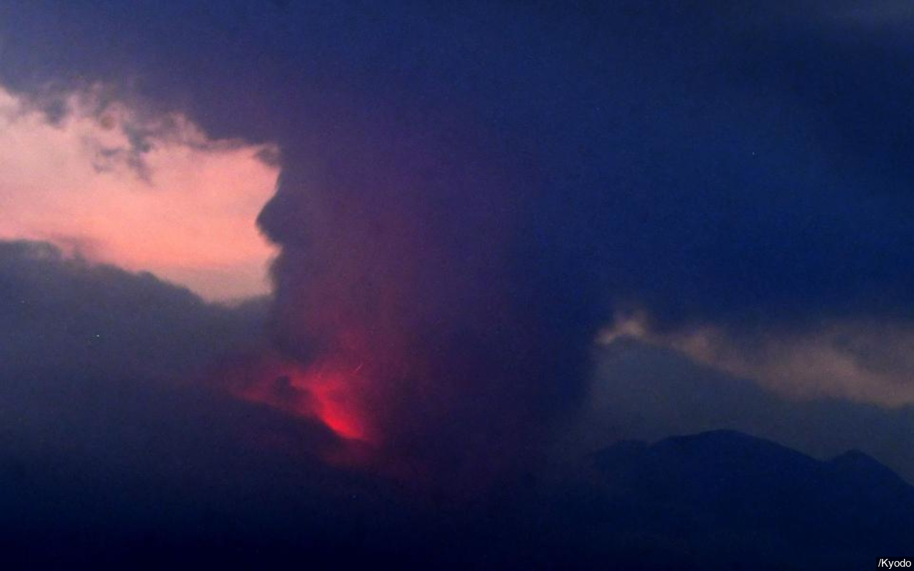 Imbas Gunung Sakurajima Meletus, Penduduk di 2 Kota Jepang Dievakuasi-Sekolah Ditutup