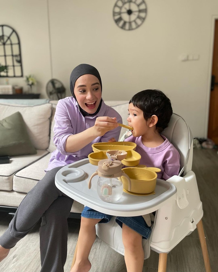 Tak Malu Disentil Bak Pengasuh Anak
