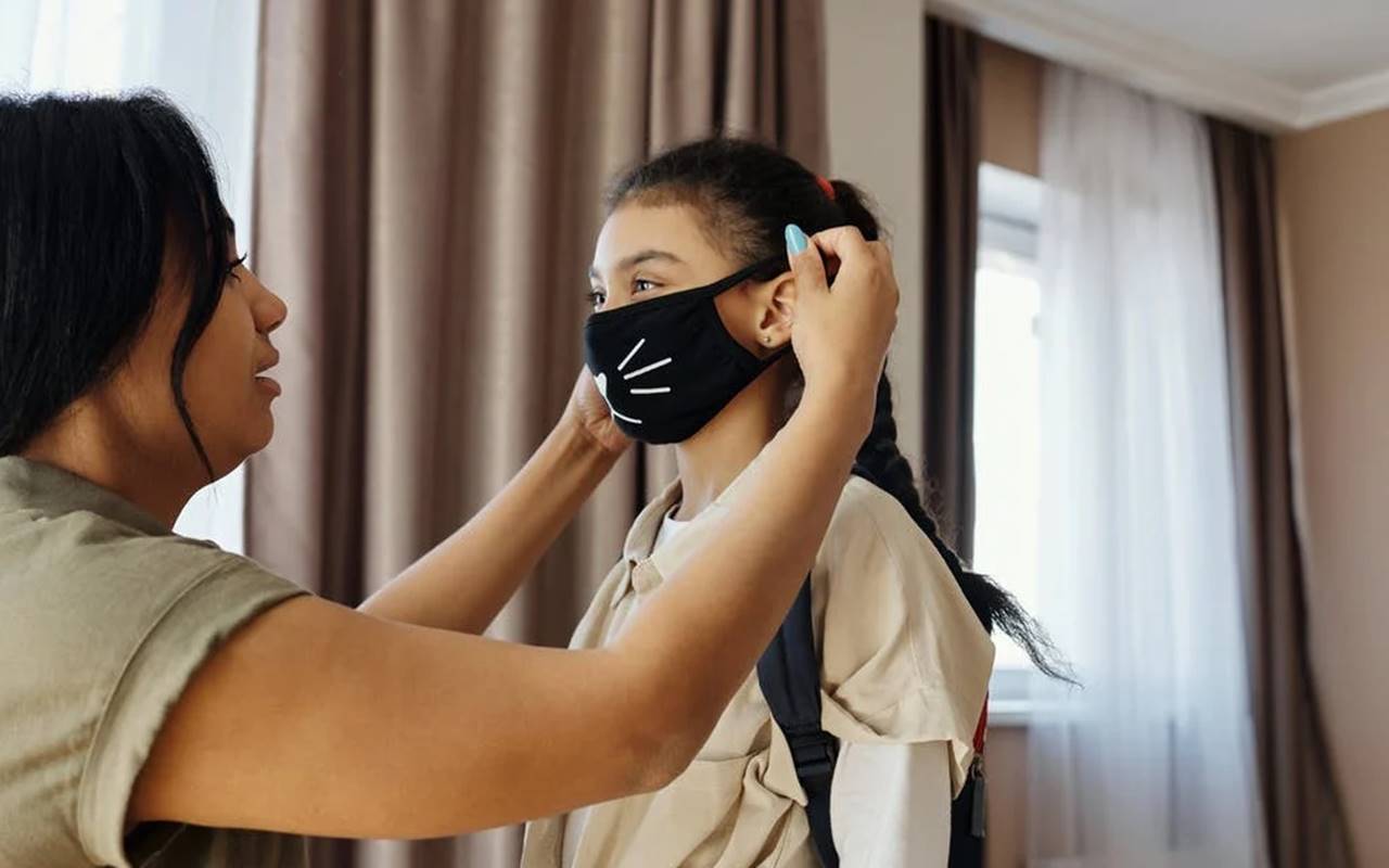 Terbiasa Pakai Masker Akibat COVID, Anak-anak Jepang Kini Berisiko Kena Heat Stroke saat Sekolah