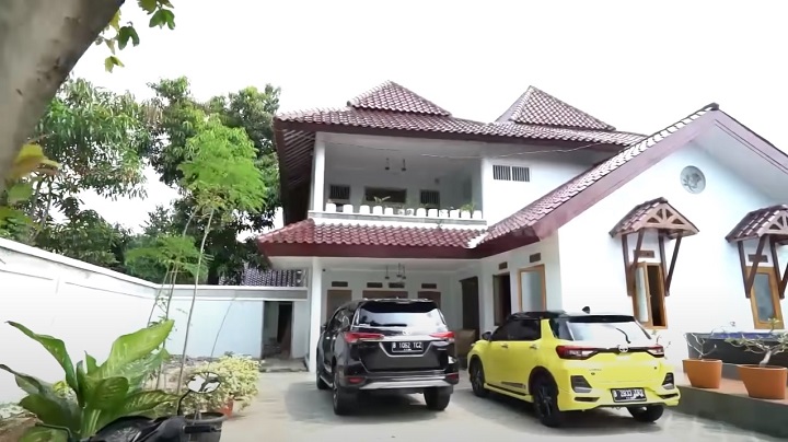 Potret Depan Rumah