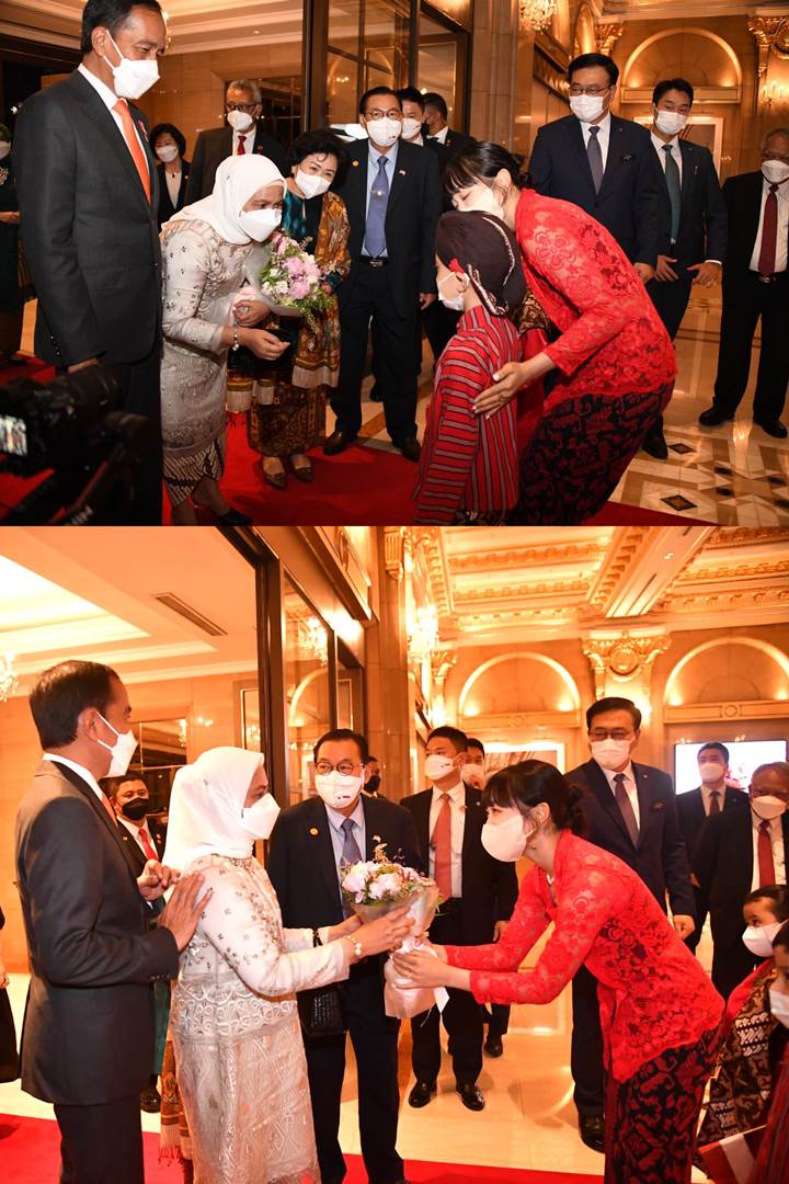 Dita Karang Secret Number Tampil Menawan Pakai Kebaya Merah Sambut Presiden RI ke Korea Selatan