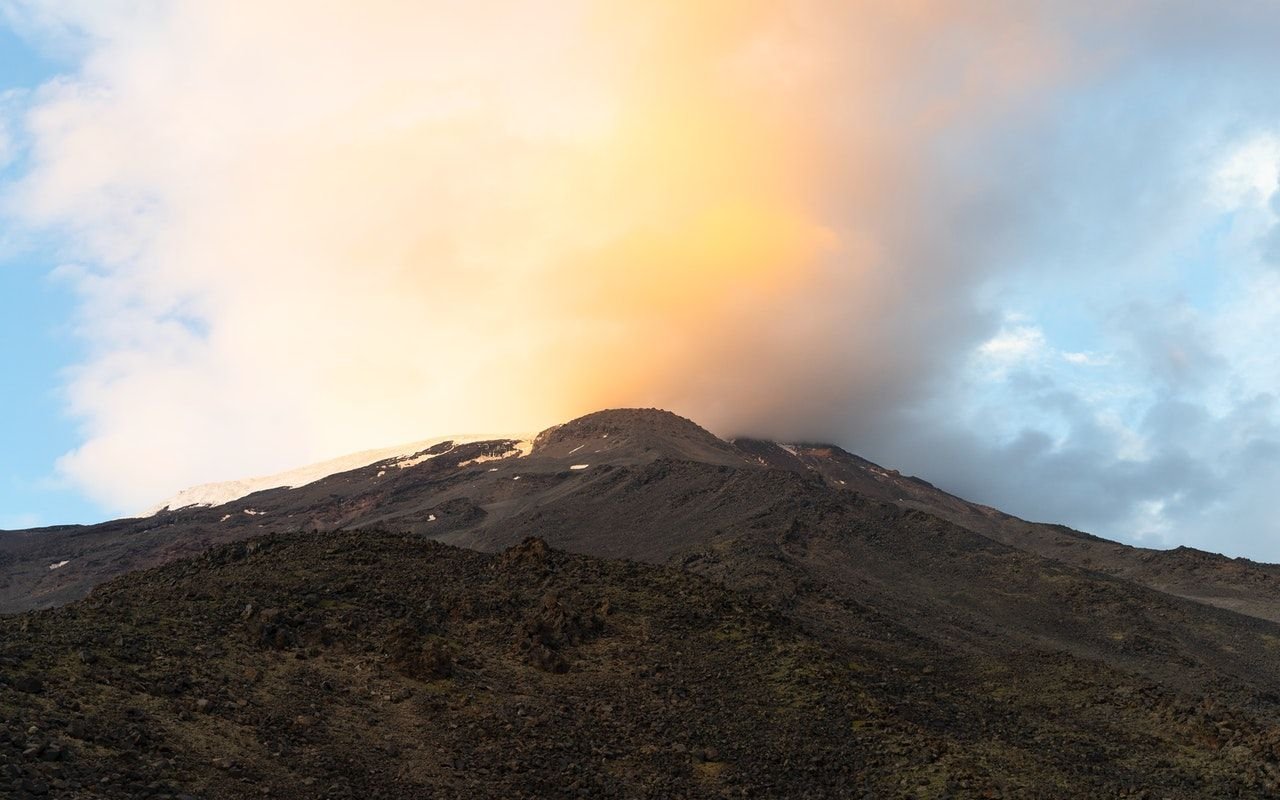 Gunung Raung Kini Berstatus Waspada, Masyarakat Dilarang Dekati Radius 3 Km Dari Kawah Puncak