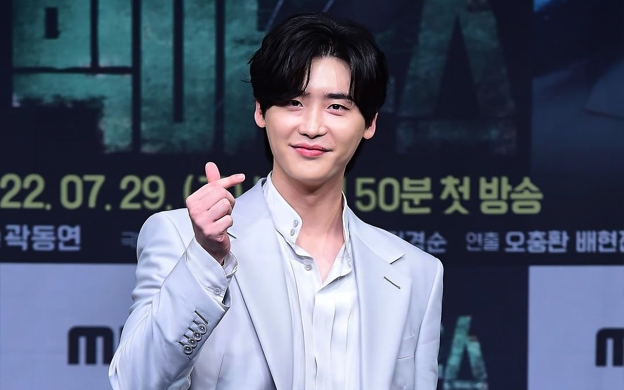 Minta Maaf, Lee Jong Suk Ungkap Cedera Yang Buat Kesulitan Bintangi 'Big Mouth'