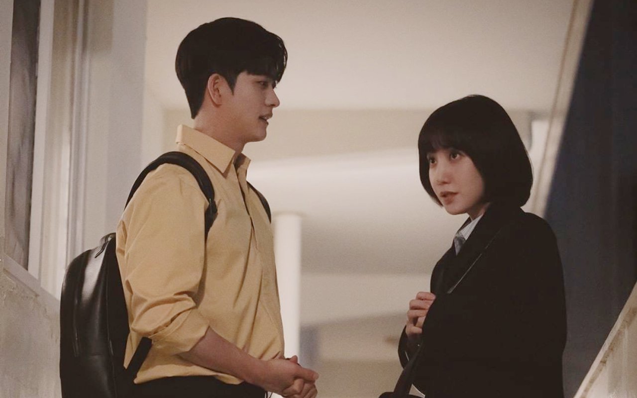 Kang Tae Oh Malu Berat Syuting Ambil Bulu Mata Park Eun Bin di 'Extraordinary Attorney Woo', Kenapa?