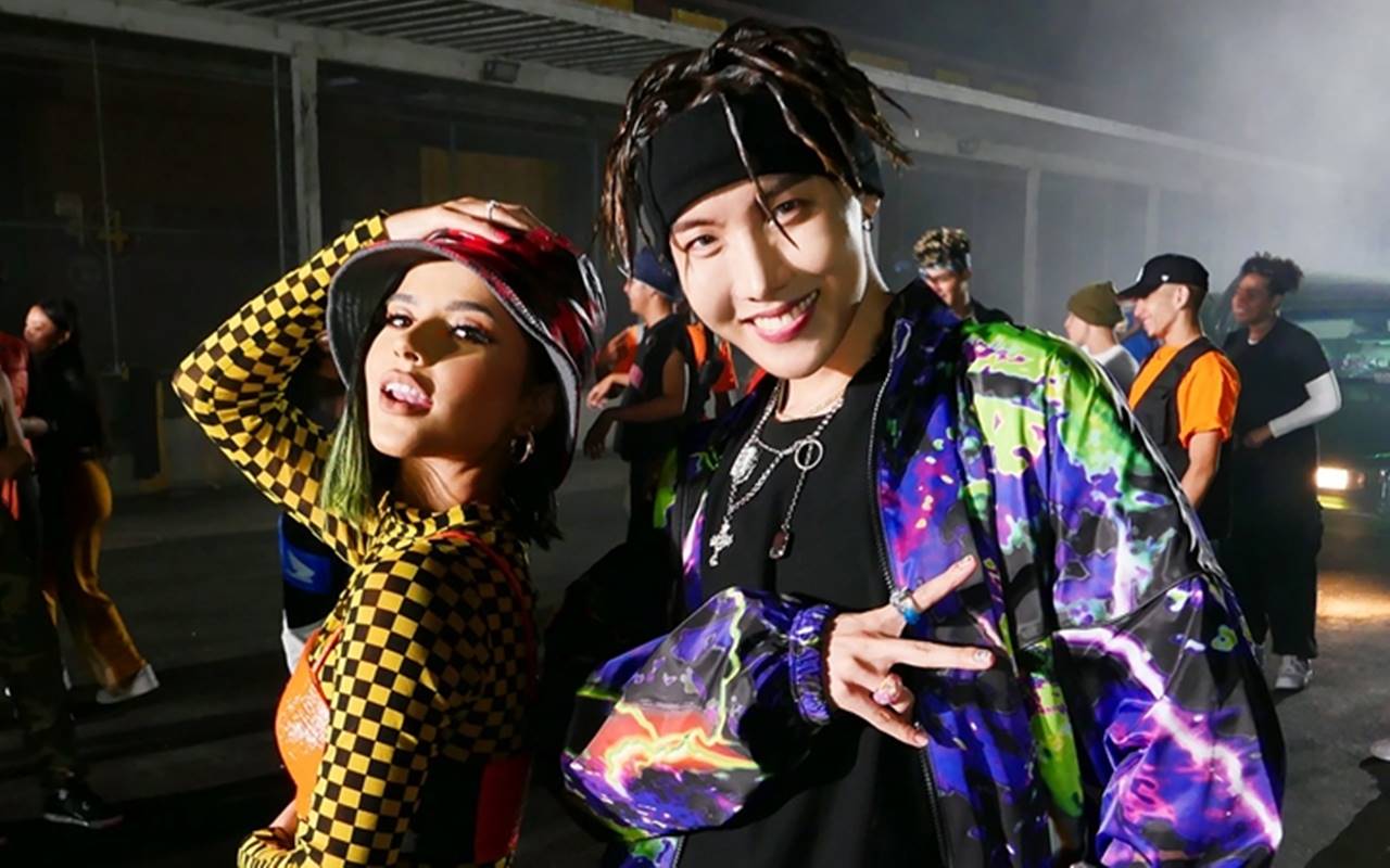 Pecah Abis, J-Hope BTS Tampil Bareng Becky G Bawakan 'Chicken Noodle Soup' di Lollapalooza