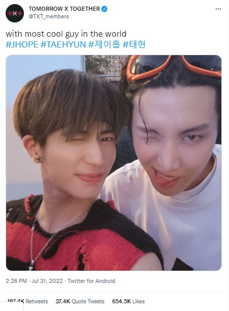 TXT Pamer Hangout Bareng J-Hope Hingga Band Amerika di Acara Musik Lollapalooza