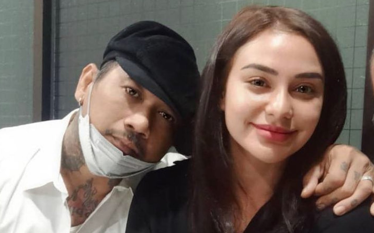 Jerinx SID Bebas Hari Ini, Potretnya Saat Dijemput Nora Alexandra Diserbu Netizen