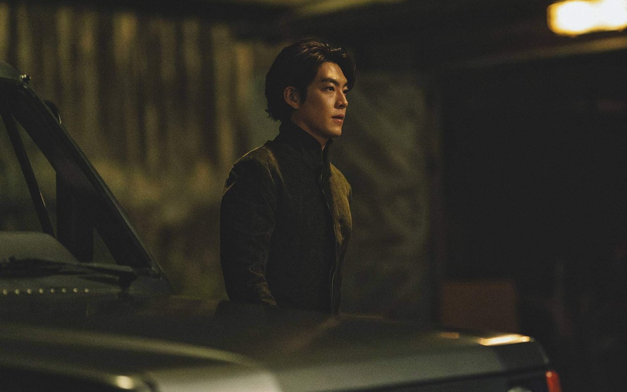 Gambarkan 4 Karakter Berbeda, Penampilan Kim Woo Bin di 'Alienoid' Tuai Sanjungan