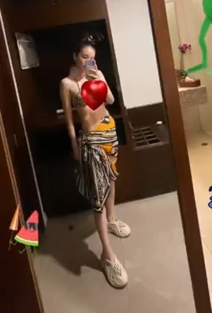 Tulang Menonjol, Penampilan Sandara Park Pakai Bikini Picu Kekhawatiran