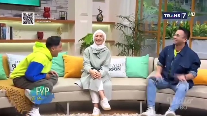 Puji Aura Wanda Hamidah Saat Kenakan Hijab, Raffi Ahmad Malah Keceplosan Sempat Unfollow IG?