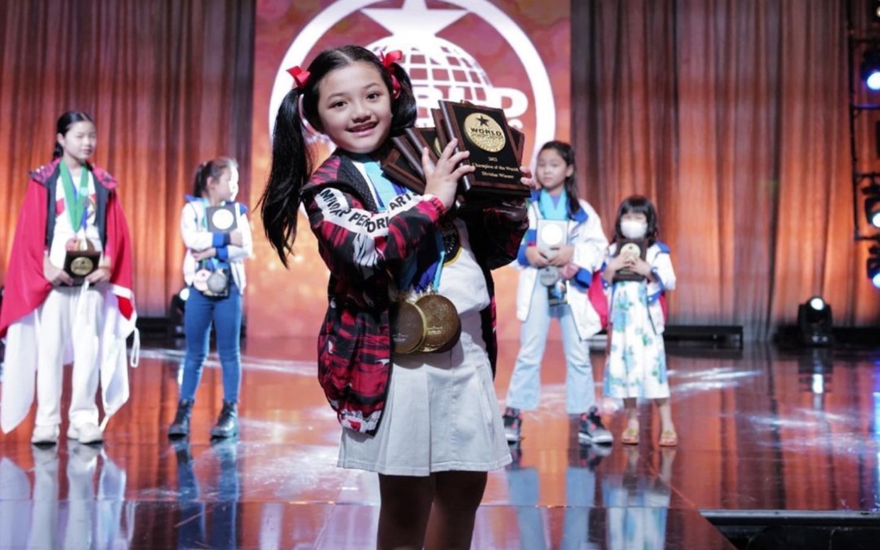 Arsy Hermansyah Raih 14 Penghargaan di WCOPA Amerika, Intip 7 Potret Anak Cilik Artis Jago Nyanyi