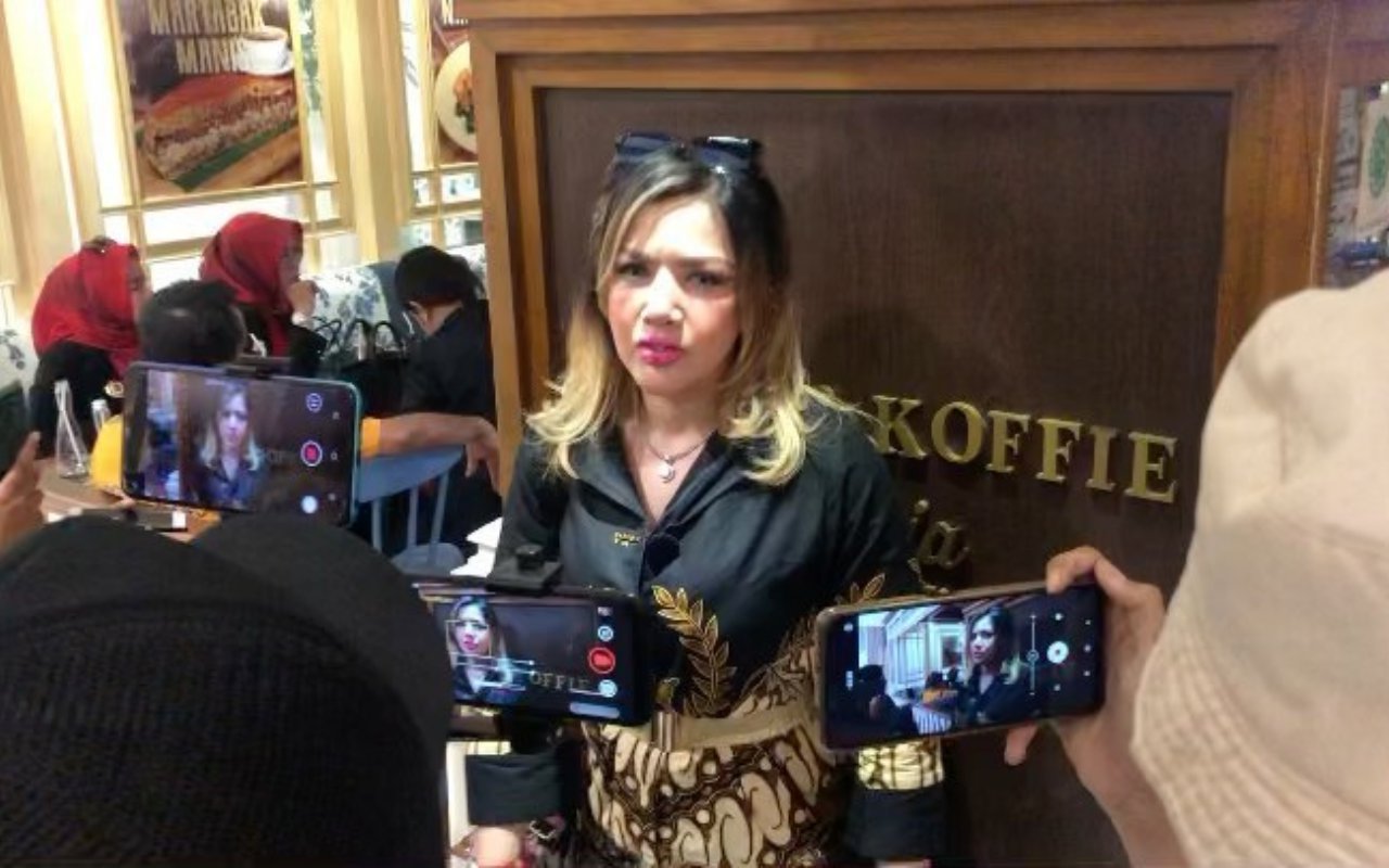 Baru Putus dari Saiful Jamil, Barbie Kumalasari Langsung Lengket Bak Pacaran dengan Sandy Tumiwa