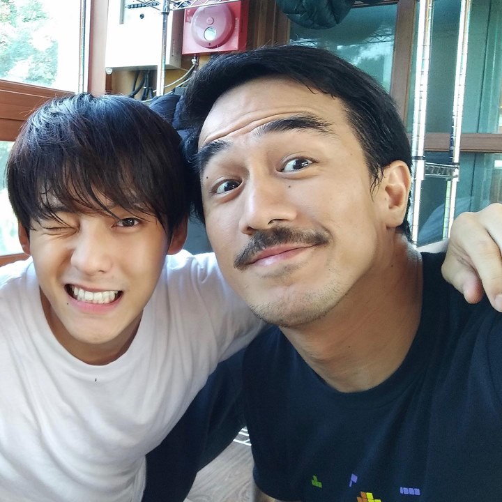 Minhyuk BTOB dan Joe Taslim