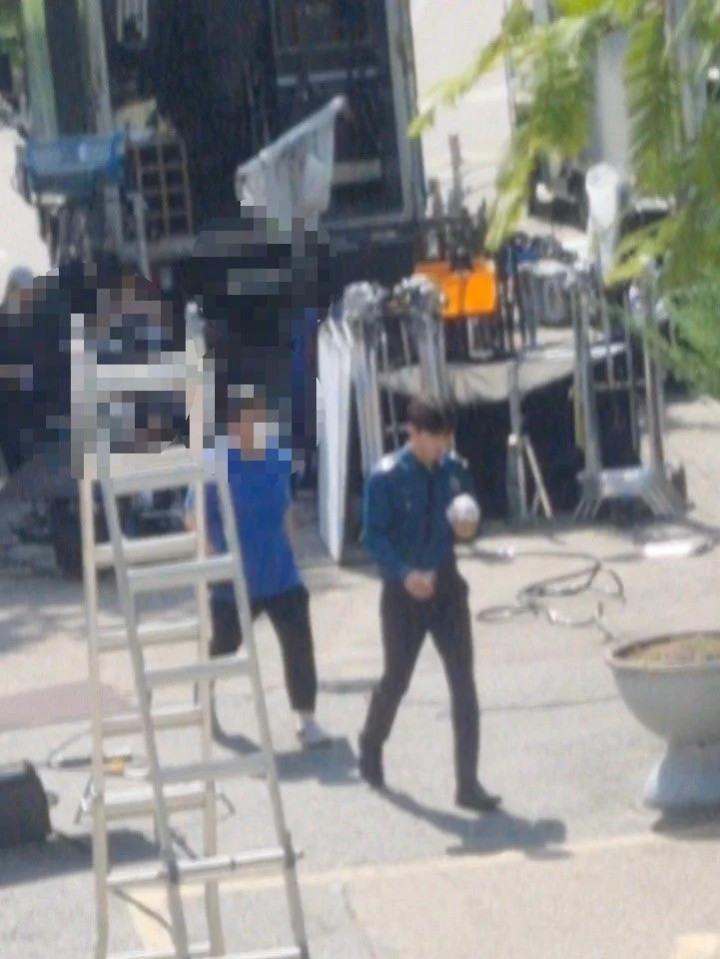 Kepergok Syuting \'Vigilante\', Penampilan Nam Joo Hyuk dalam Balutan Seragam Polisi Tuai Decak Kagum
