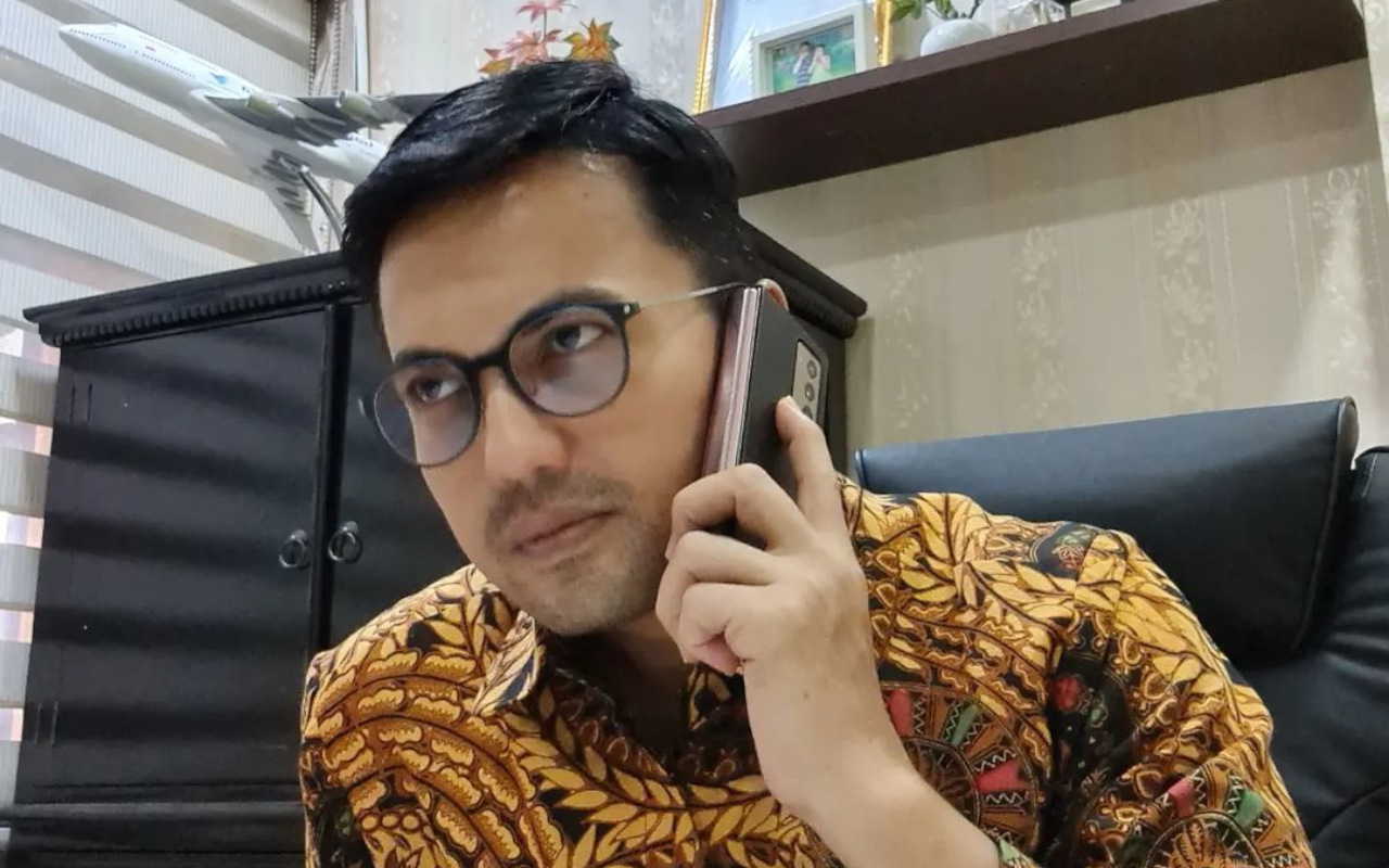 Salat Sendirian, Sahrul Gunawan Bingung Abadikan Selfie Justru Hasilnya Begini: Apakah Pertanda?