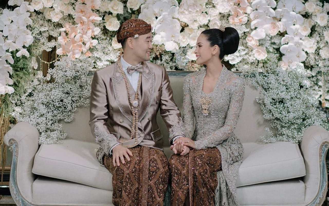 Dihadiahi Jesse Choi, Harga Sepatu Maudy Ayunda Bikin Melongo?