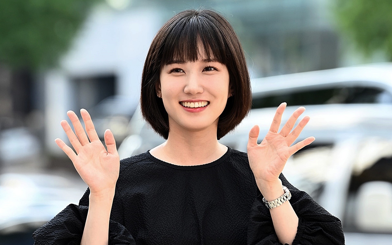 Melokal Banget, Kombinasi OOTD Park Eun Bin Berangkat Liburan Bali Curi Perhatian