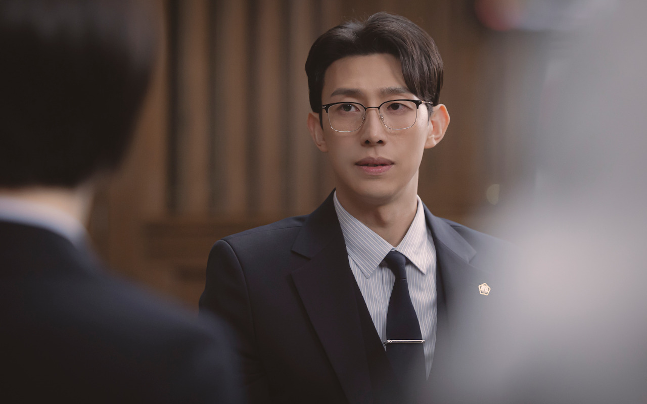 Sampai Batuk Darah, Ini Alasan Kang Ki Young Terlalu Bekerja Keras di 'Extraordinary Attorney Woo'
