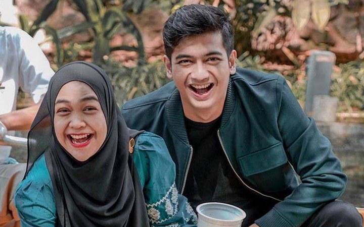 Harga Sepatu Maudy Ayunda dari Suami Jadi Sorotan, Adik Maudy Ayunda Foto Prewedding- Topik Pagi