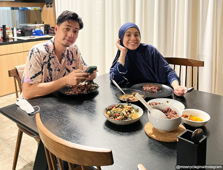 Momen Sahur Berdua