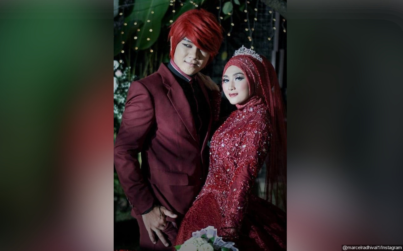  Jarang Tersorot, 7 Potret Pesulap Merah Romantis Bareng Sang Istri Cantik