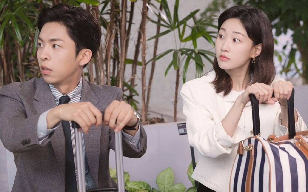 Love Line Joo Jong Hyuk & Ha Yoon Kyeong Jadi Penyebab Turunnya Rating 'Extraordinary Attorney Woo'?