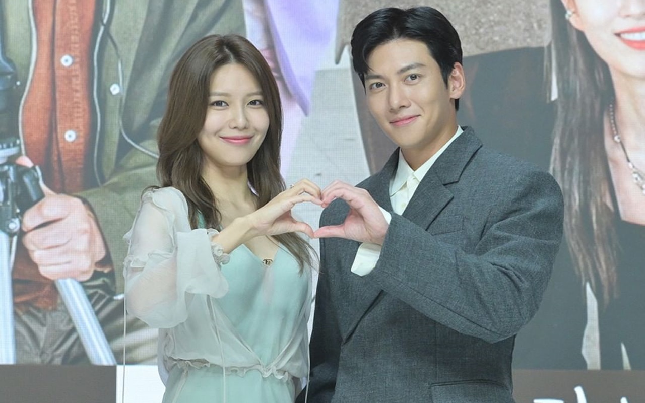 Ji Chang Wook Bongkar Kelakuan Sooyoung Selama Syuting 'If You Wish Upon Me', Seperti Apa?