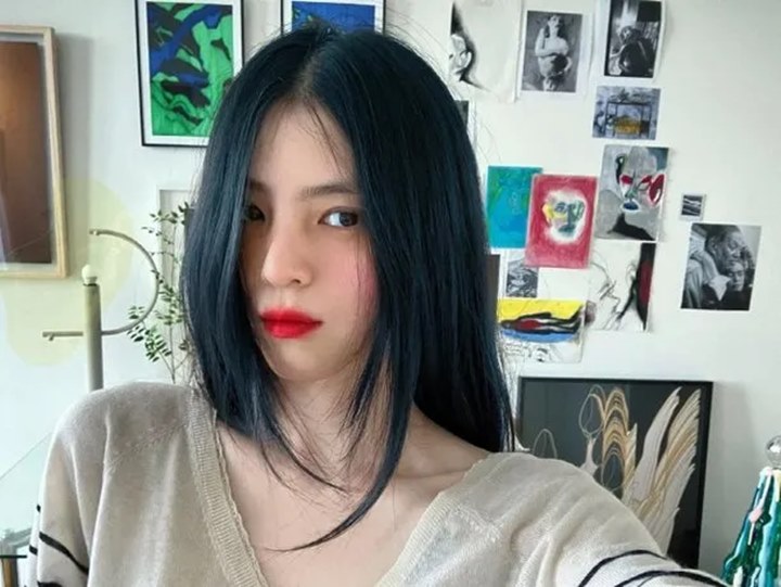 Han So Hee Bagikan Selfie Usai Cedera Mata, Begini Penampilannya Sekarang