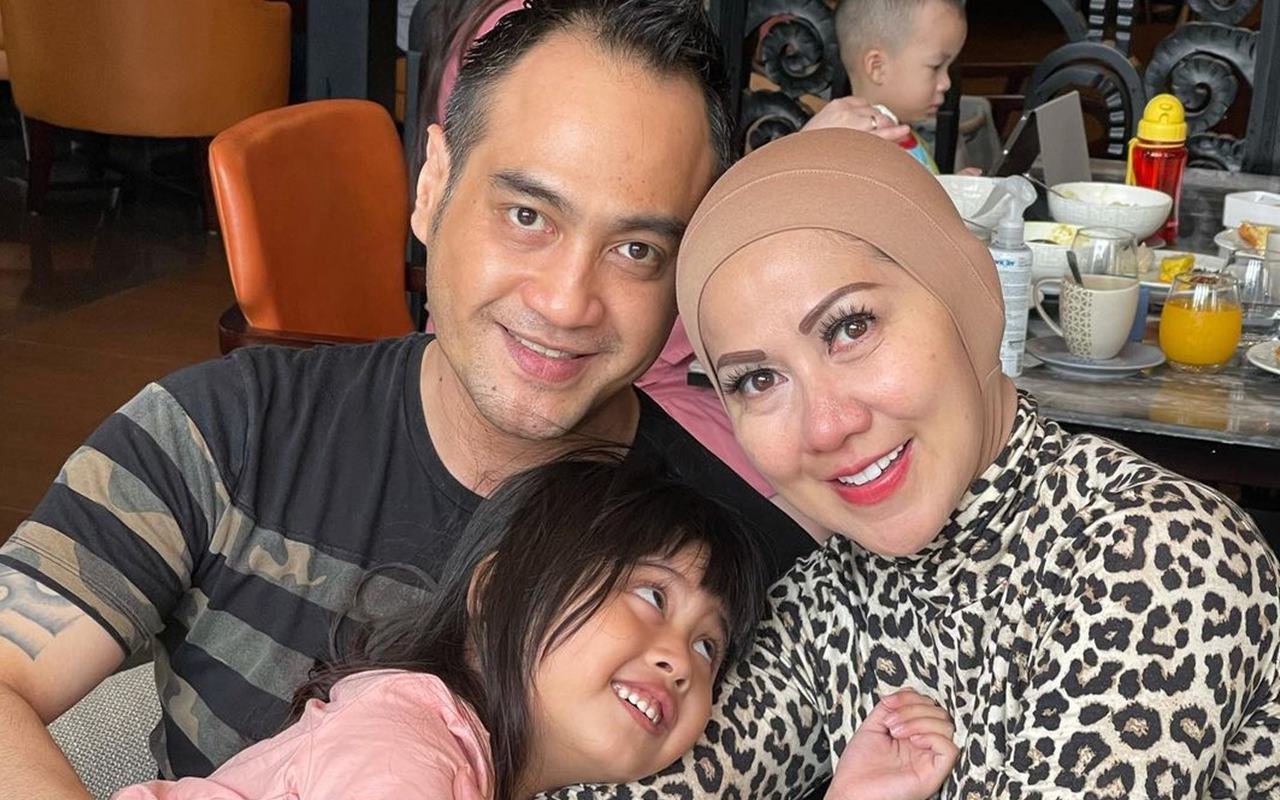 Dicium Ferry Irawan, Vania Putri Venna Melinda Spontan Nyeplos Begini Bikin Gagal Fokus