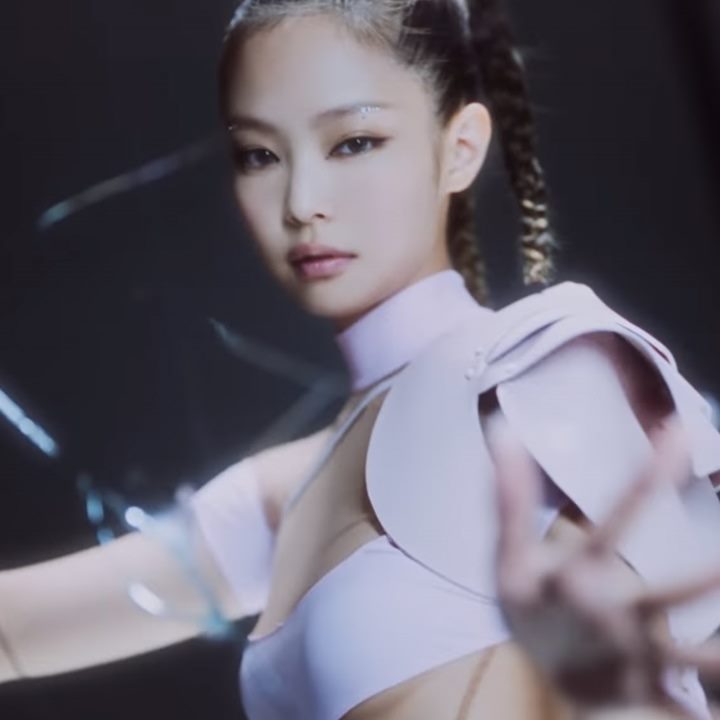 Jennie BLACKPINK Taklukkan Gaya Underboob Di Teaser \'Pink Venom\', Tuai Reaksi Panas