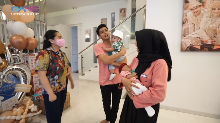 Cipung Nempel Ke Teuku Ryan