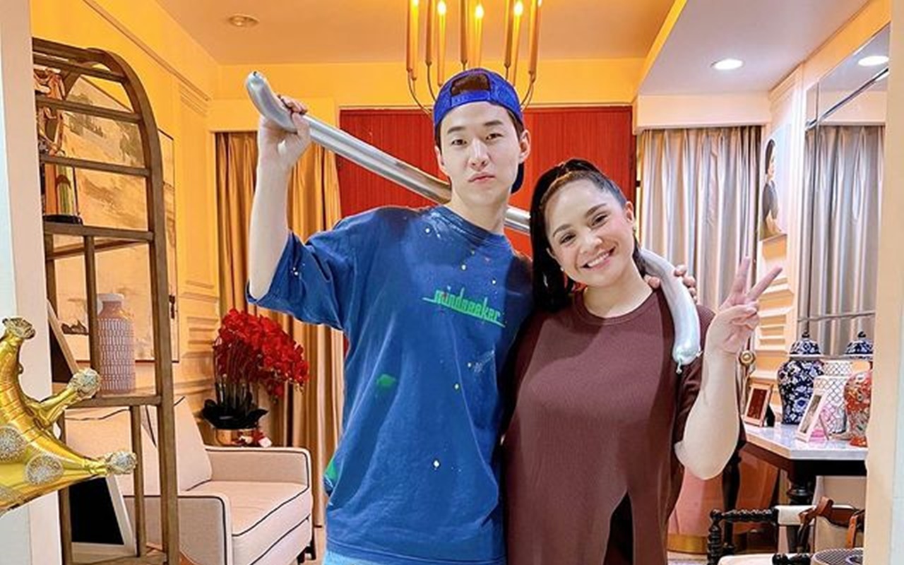 Nagita Slavina Bikin Henry Lau Ketagihan Cimol-Cireng