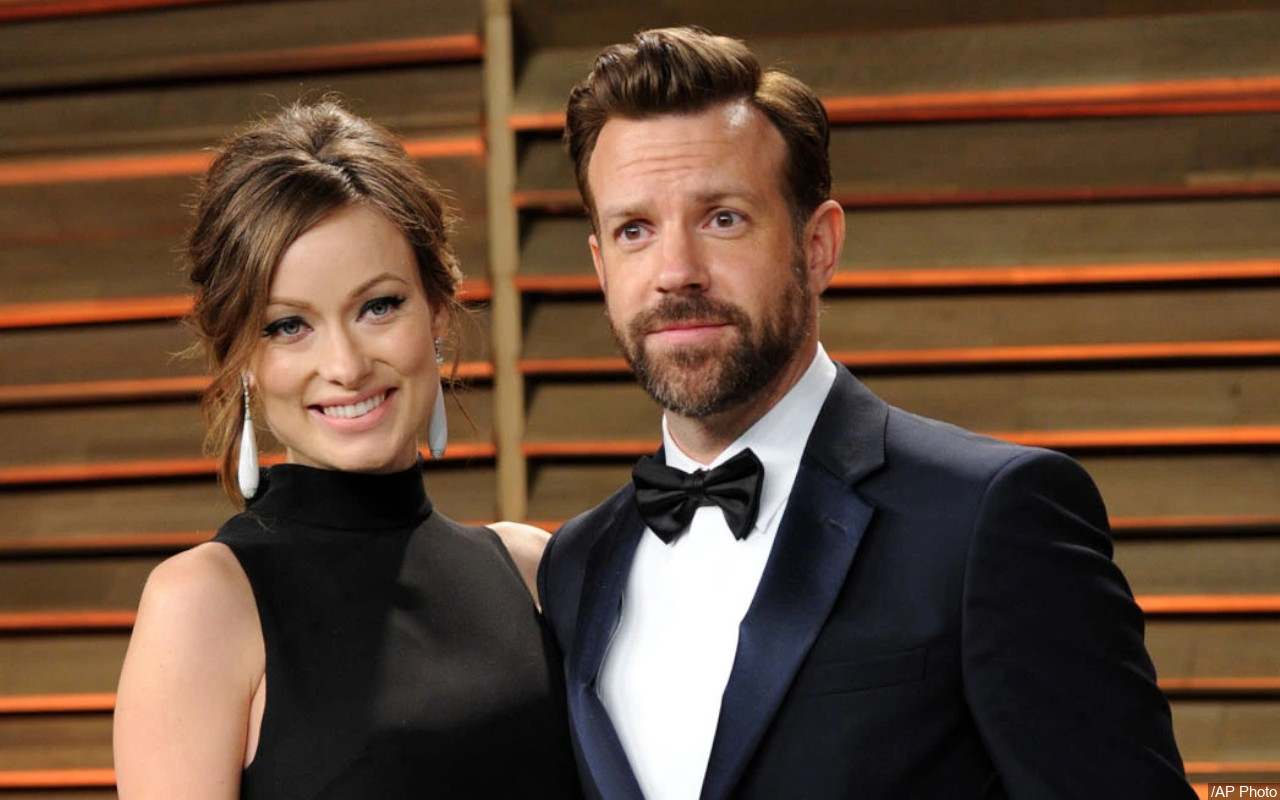 Jason Sudeikis Minta Maaf Usai Permalukan Olivia Wilde