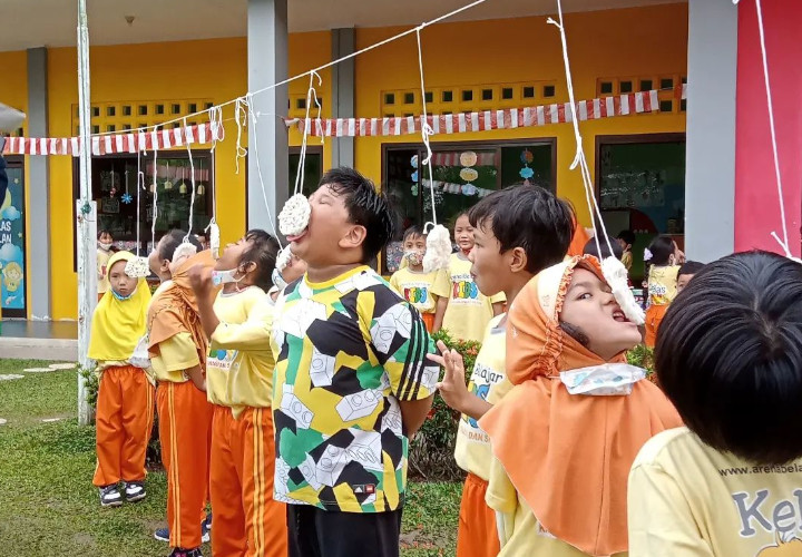 Makan Kerupuk