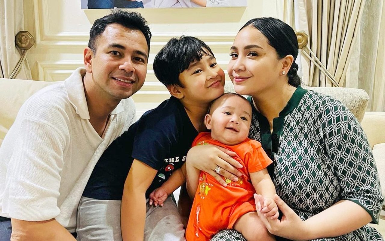 Raffi Ahmad Video Call Rafathar Depan Nagita, Chat WA 'Umi Raffi' Diduga Muncul Bikin Salfok