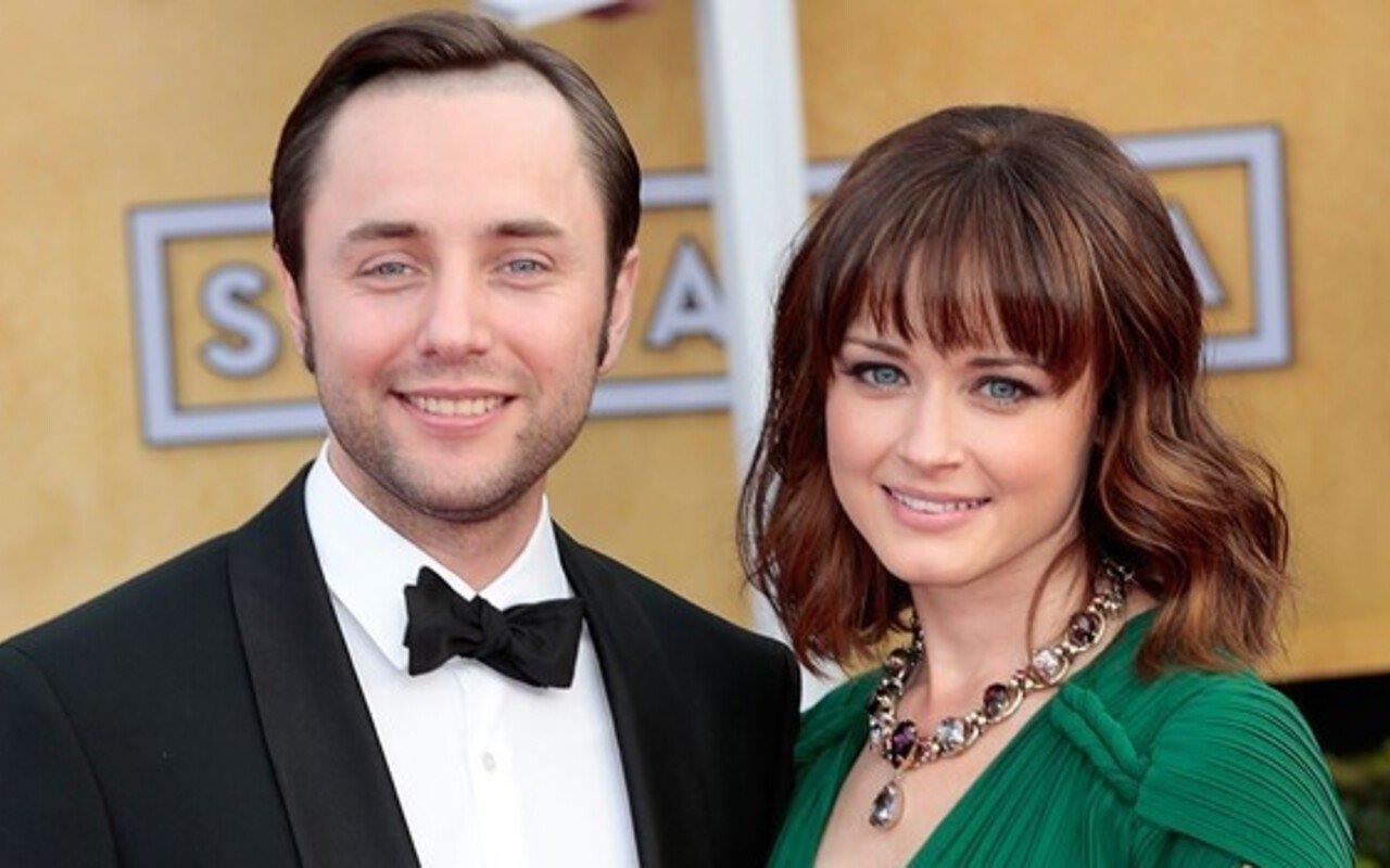 Alexis Bledel Dan Vincent Kartheiser Cerai Usai Delapan Tahun Menikah